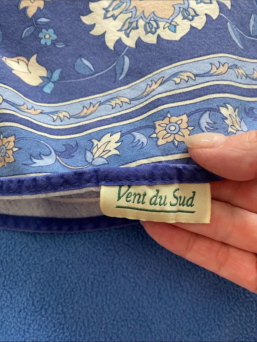 Blue and Cream Floral Paisley Vent du Sud Tablecloth - Picture 5 of 6